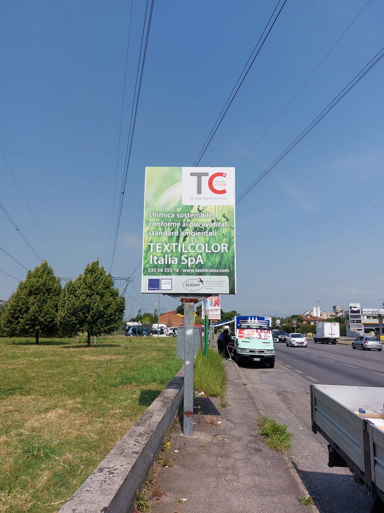 Impianto CARTELLONISTICA a Prato, in zona Eni