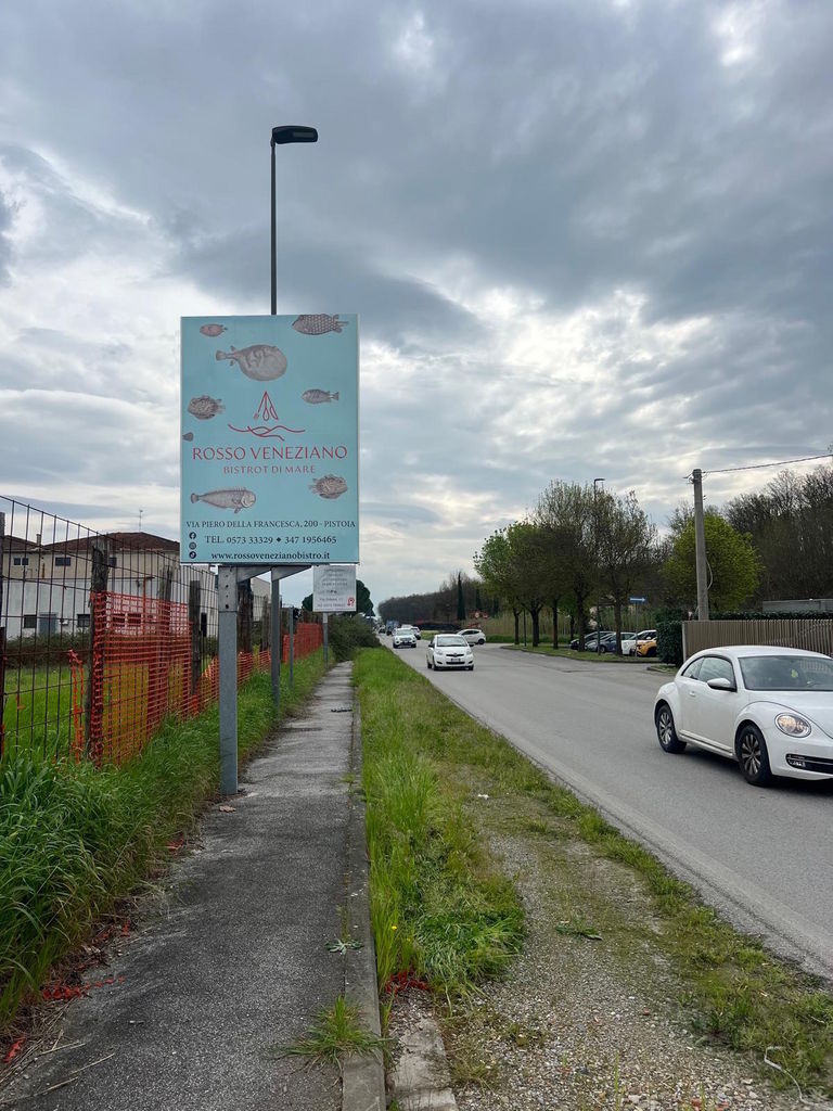 Impianto CARTELLONISTICA a Quarrata, in zona Chiesa dei Santi Maria e Clemente
