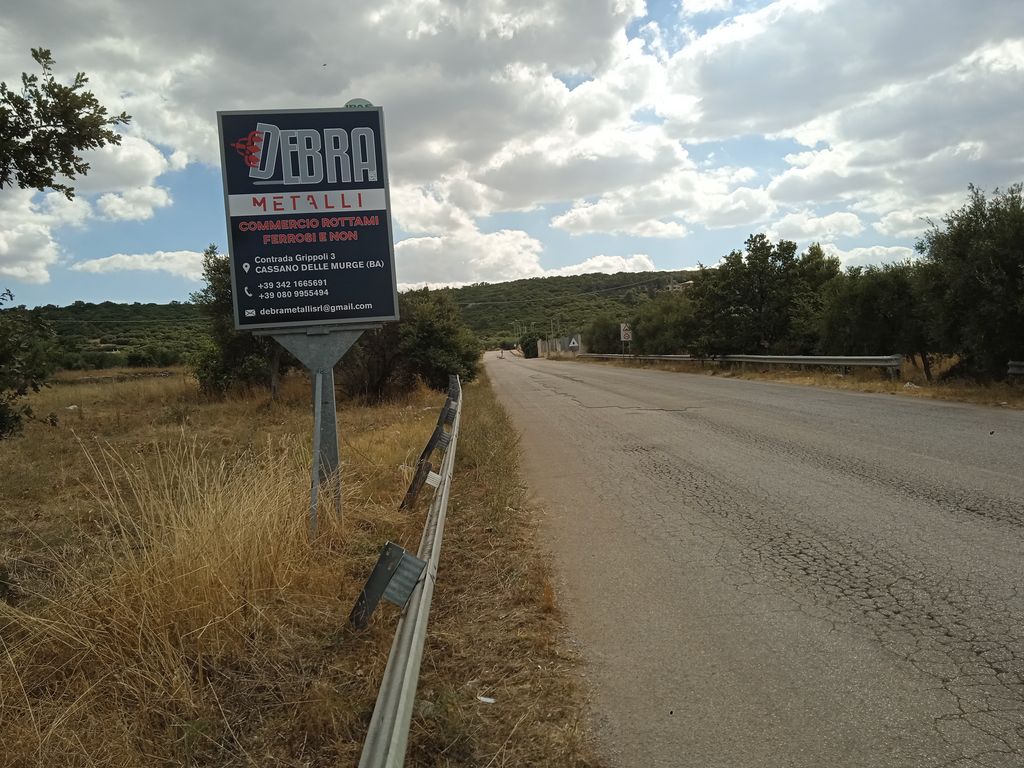Impianto CARTELLONISTICA a Cassano delle Murge, in zona Monumento a ...
