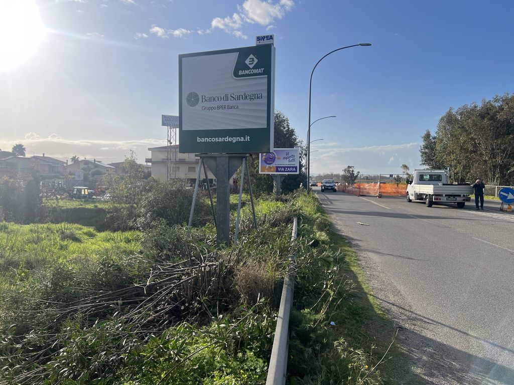 Impianto CARTELLONISTICA a Santa Giusta, in zona Superpan