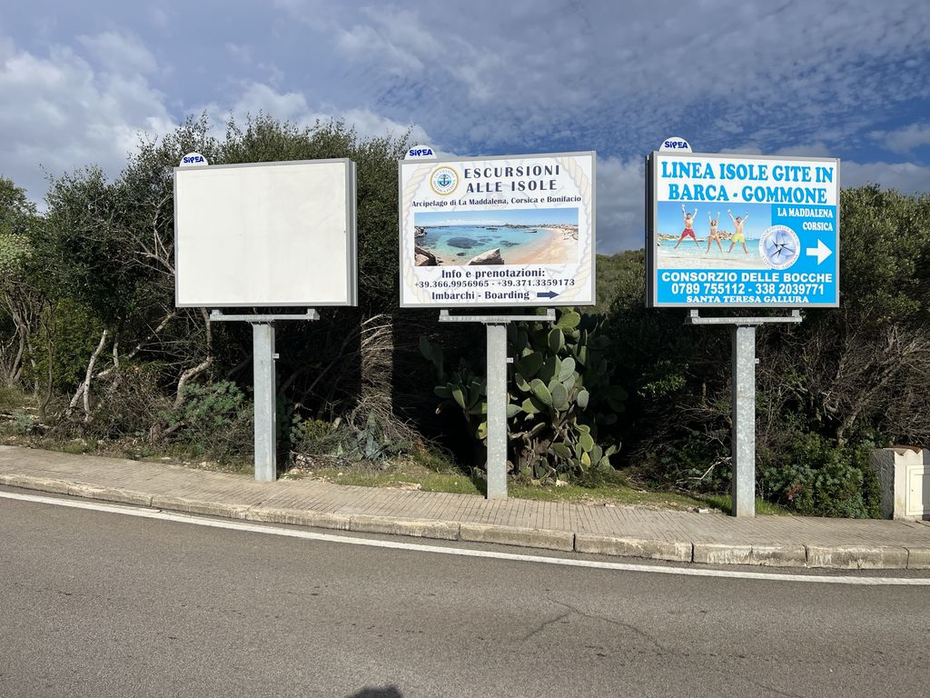Impianto CARTELLONISTICA a Santa Teresa Gallura, in zona La Lampara