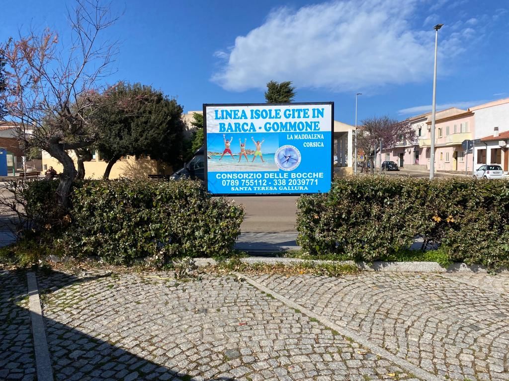 Impianto CARTELLONISTICA a Santa Teresa Gallura, in zona Pizza flash non solo pizza