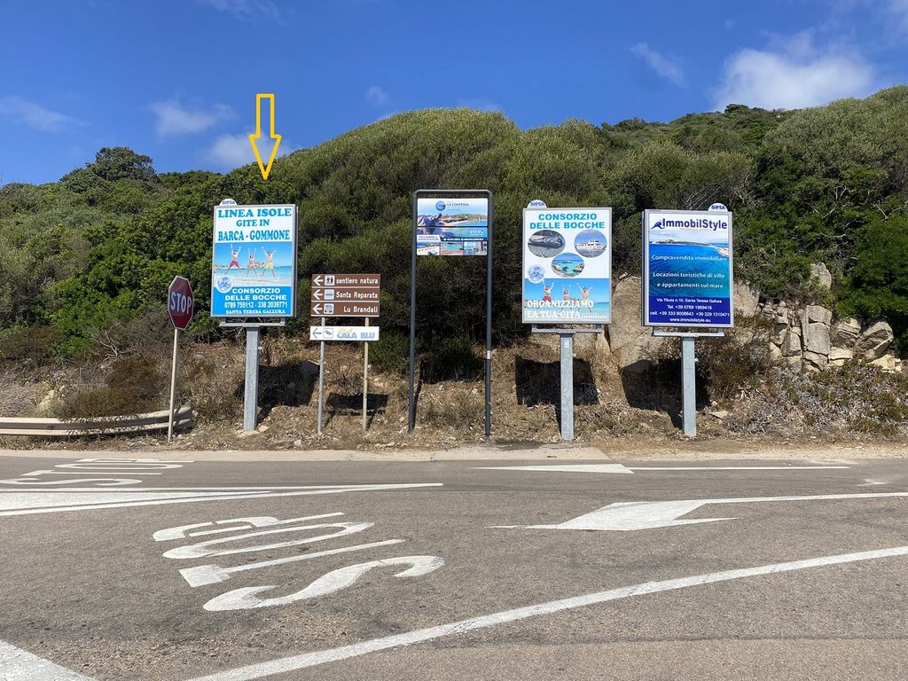 Impianto CARTELLONISTICA a Santa Teresa Gallura, in zona Pizzeria Balajana