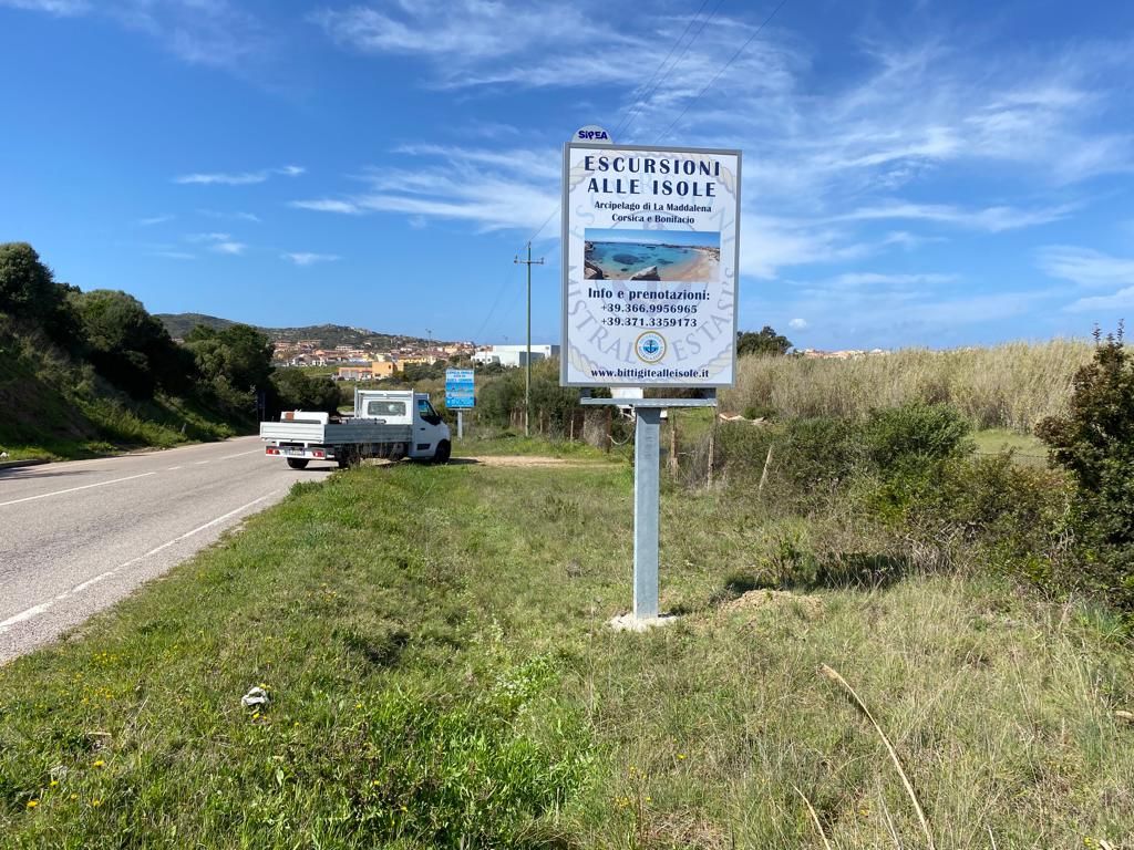 Impianto CARTELLONISTICA a Santa Teresa Gallura, in zona Bakkus - L'Assassino dal 1972