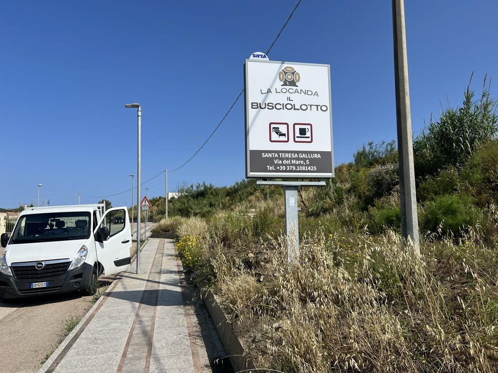 Impianto CARTELLONISTICA a Santa Teresa Gallura, in zona La Lampara