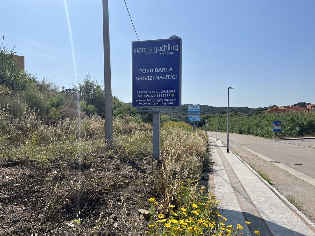 Impianto CARTELLONISTICA a Santa Teresa Gallura, in zona La Lampara