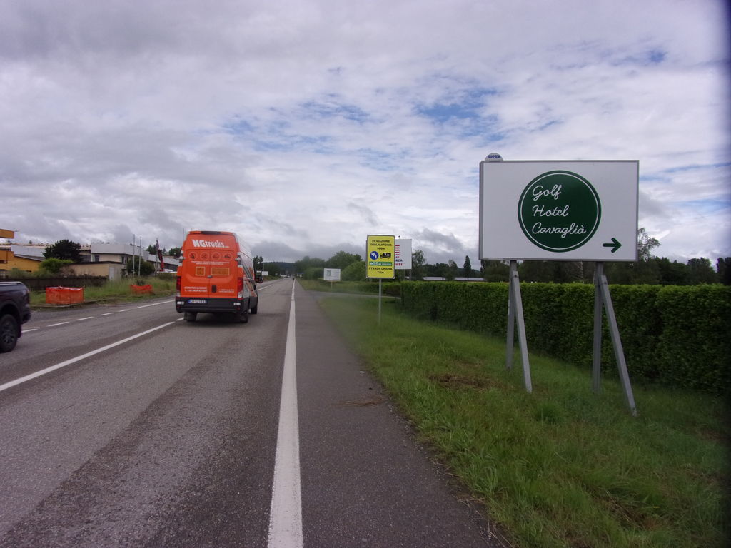 Impianto CARTELLONISTICA a Cavaglià, in zona UNA Golf Hotel Cavaglià