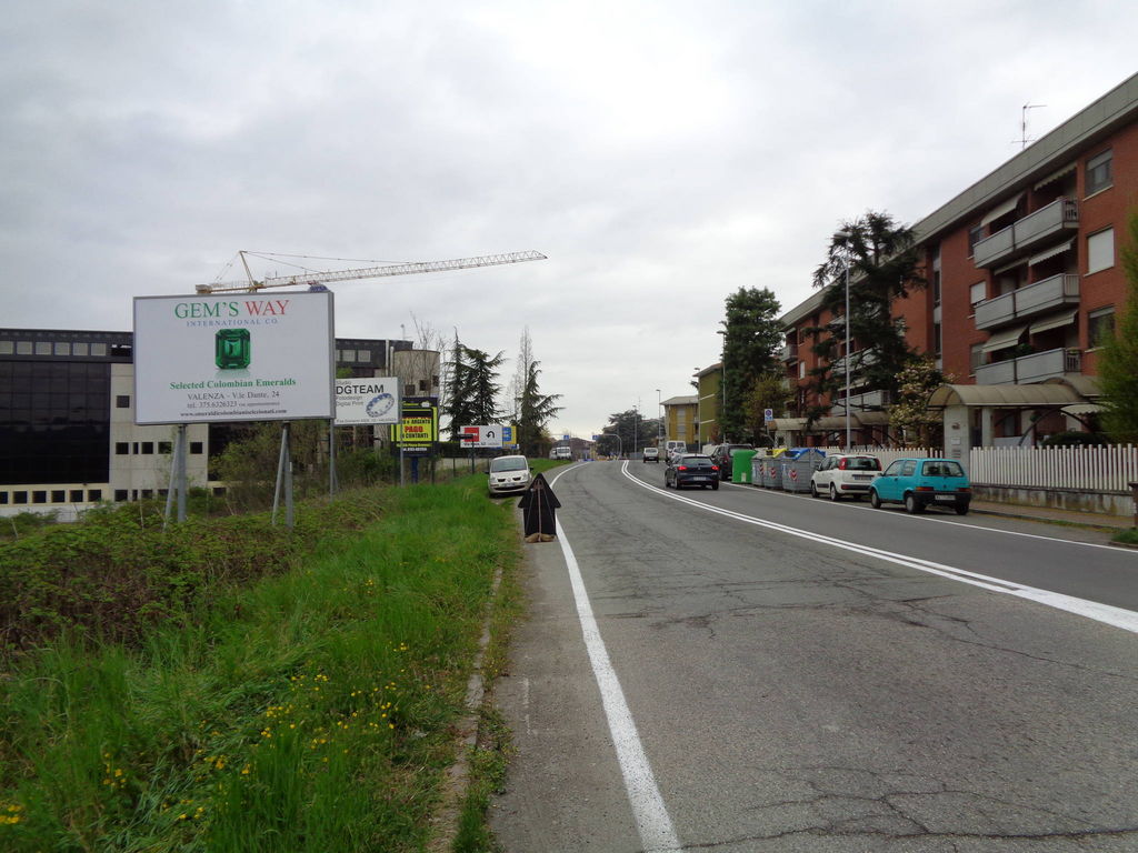 Impianto CARTELLONISTICA a Valenza, in zona Puccini
