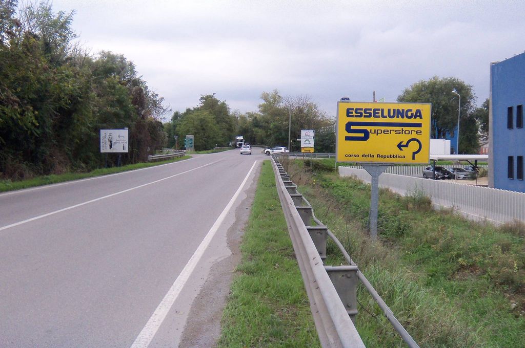Impianto CARTELLONISTICA a Tortona, in zona Miele