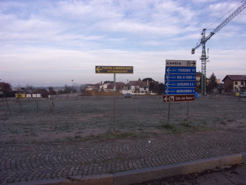 Impianto FRECCE / PREINSEGNE a Buttigliera d'Asti, in zona Pino Fashion