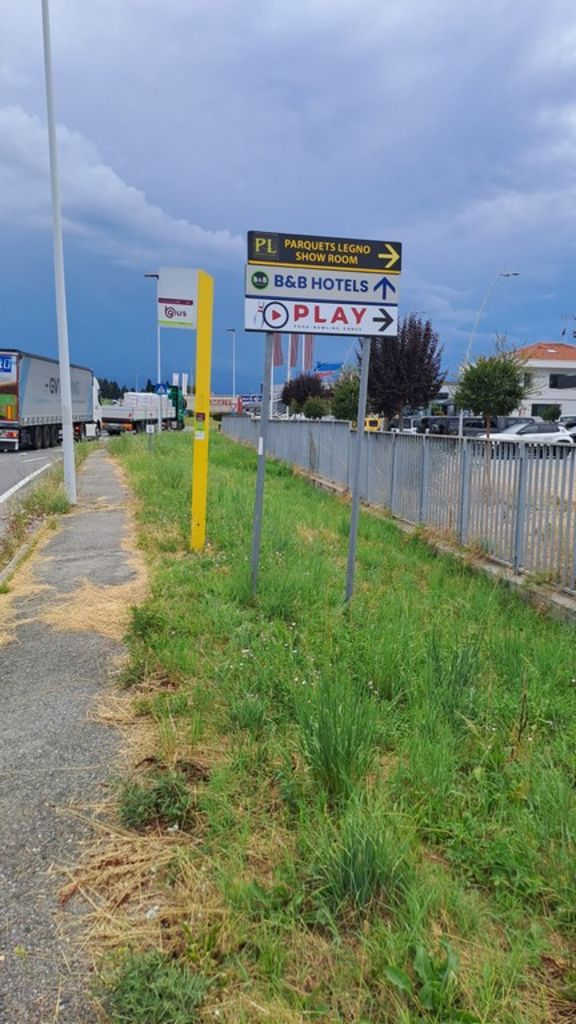 Impianto FRECCE / PREINSEGNE a Cuneo, in zona JYSK