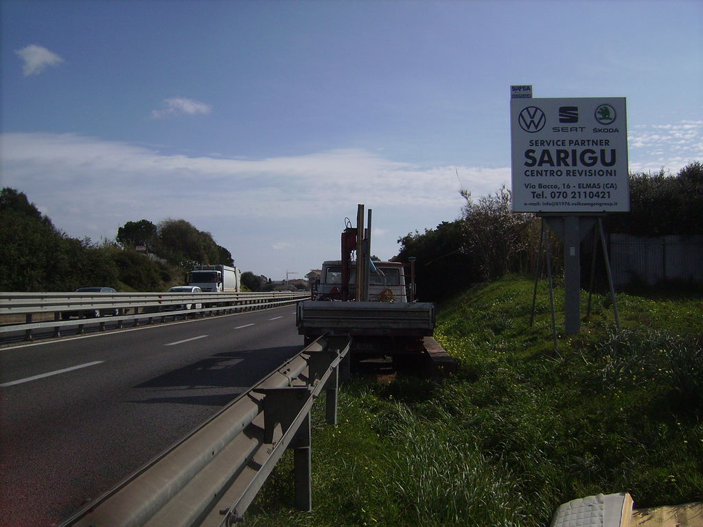 Impianto CARTELLONISTICA a Elmas, in zona Alta Quota
